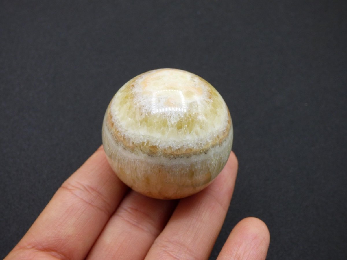 Aragonit "Caoti" gelb ~ Magische Edelstein Kugel Massage & Deko Sphere Crystal Spielkugel Meditation ~HIPPIE ~GOA Boho Heilstein Naturschatz - Art of Nature Berlin