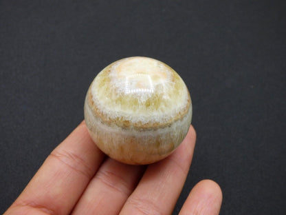 Aragonit "Caoti" gelb ~ Magische Edelstein Kugel Massage & Deko Sphere Crystal Spielkugel Meditation ~HIPPIE ~GOA Boho Heilstein Naturschatz - Art of Nature Berlin