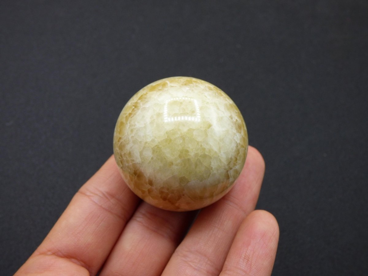 Aragonit "Caoti" gelb ~ Magische Edelstein Kugel Massage & Deko Sphere Crystal Spielkugel Meditation ~HIPPIE ~GOA Boho Heilstein Naturschatz - Art of Nature Berlin