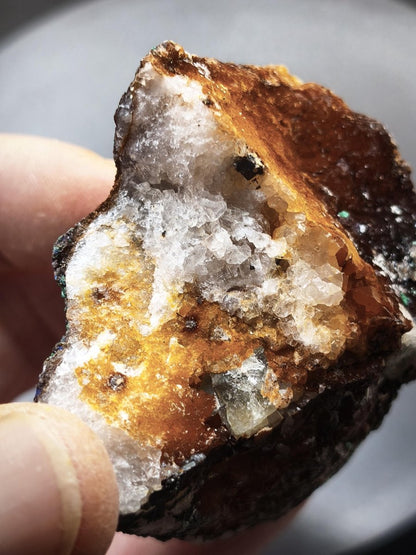 Azurit & Chrysokoll aus Marokko – Türkisgrüne Kristalle auf rostbrauner Matrix – 53 mm Kristalle aus Marokko Edelstein Mineral Sammler - Art of Nature Berlin