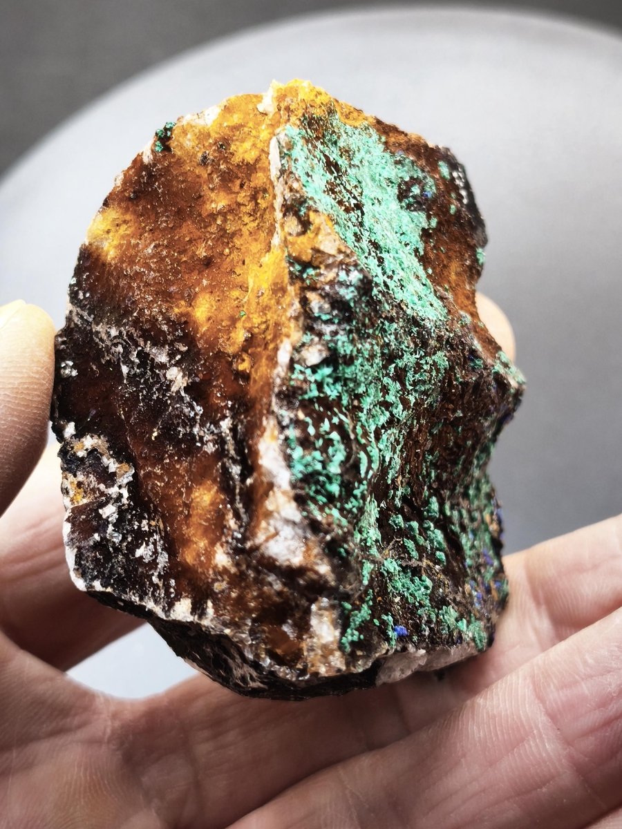 Azurit & Chrysokoll aus Marokko – Türkisgrüne Kristalle auf rostbrauner Matrix – 53 mm Kristalle aus Marokko Edelstein Mineral Sammler - Art of Nature Berlin