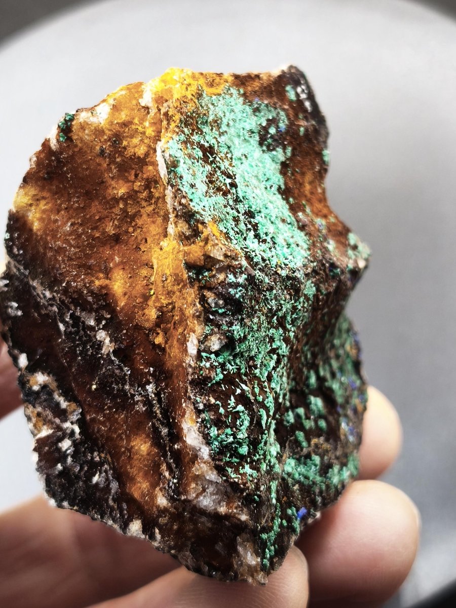 Azurit & Chrysokoll aus Marokko – Türkisgrüne Kristalle auf rostbrauner Matrix – 53 mm Kristalle aus Marokko Edelstein Mineral Sammler - Art of Nature Berlin