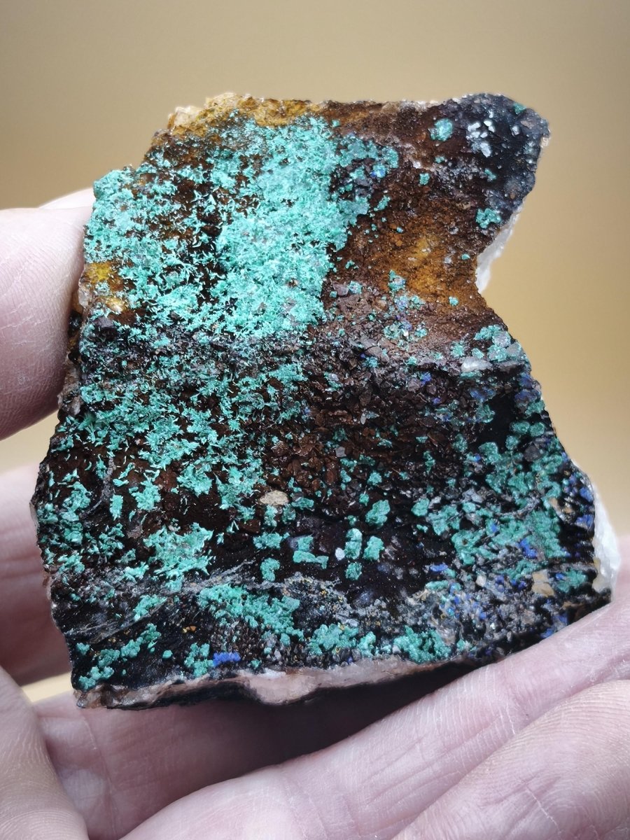 Azurit & Chrysokoll aus Marokko – Türkisgrüne Kristalle auf rostbrauner Matrix – 53 mm Kristalle aus Marokko Edelstein Mineral Sammler - Art of Nature Berlin