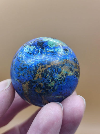 AZURIT Malachit Chrysocoll Sphere Kristalle blau Natur Edelstein Kugel Deko Wohnen Meditation Heilstein Rarität Sammler Mineralien Unikat - Art of Nature Berlin