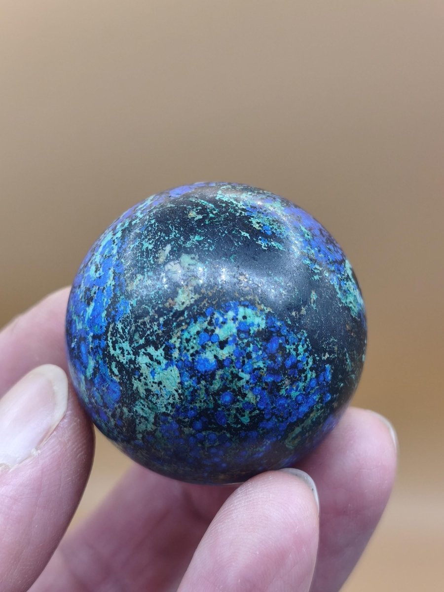 AZURIT Malachit Chrysocoll Sphere Kristalle blau Natur Edelstein Kugel Deko Wohnen Meditation Heilstein Rarität Sammler Mineralien Unikat - Art of Nature Berlin
