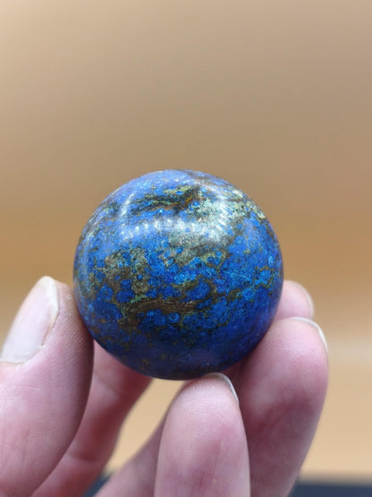 AZURIT Malachit Chrysocoll Sphere Kristalle blau Natur Edelstein Kugel Deko Wohnen Meditation Heilstein Rarität Sammler Mineralien Unikat - Art of Nature Berlin