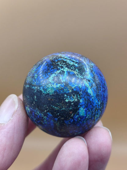 AZURIT Malachit Chrysocoll Sphere Kristalle blau Natur Edelstein Kugel Deko Wohnen Meditation Heilstein Rarität Sammler Mineralien Unikat - Art of Nature Berlin