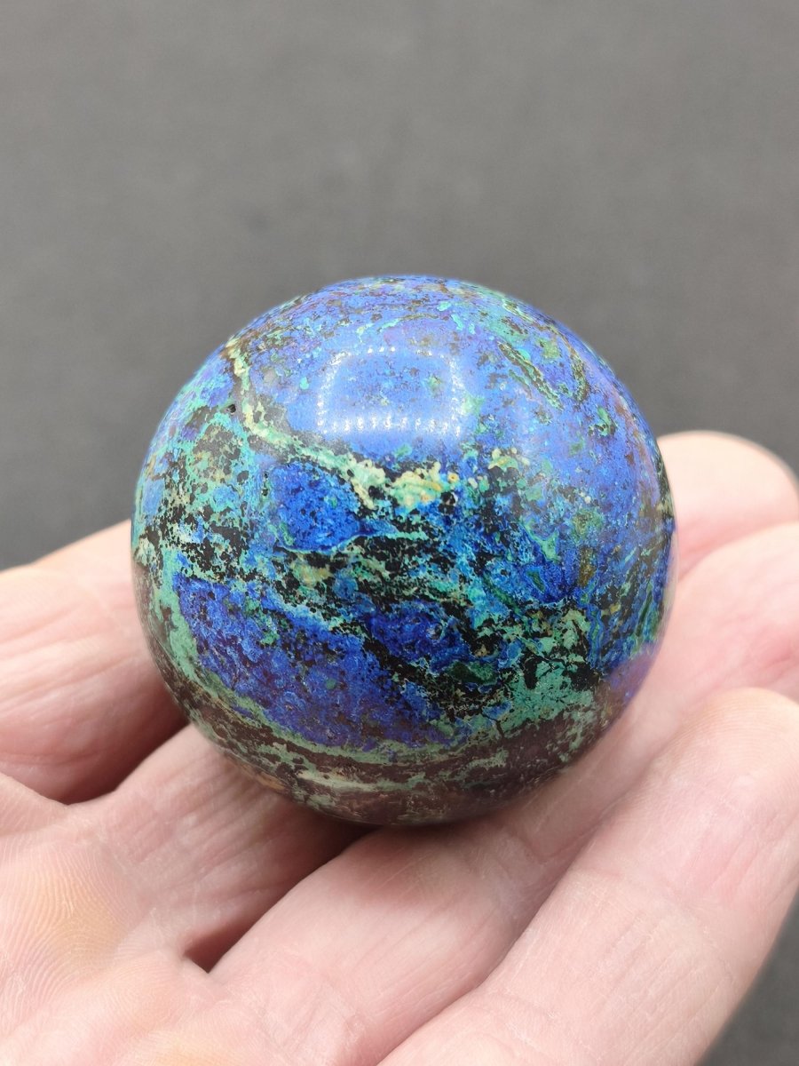 AZURIT Malachit Chrysocoll Sphere Kristalle blau Natur Edelstein Kugel Deko Wohnen Meditation Heilstein Rarität Sammler Mineralien Unikat - Art of Nature Berlin