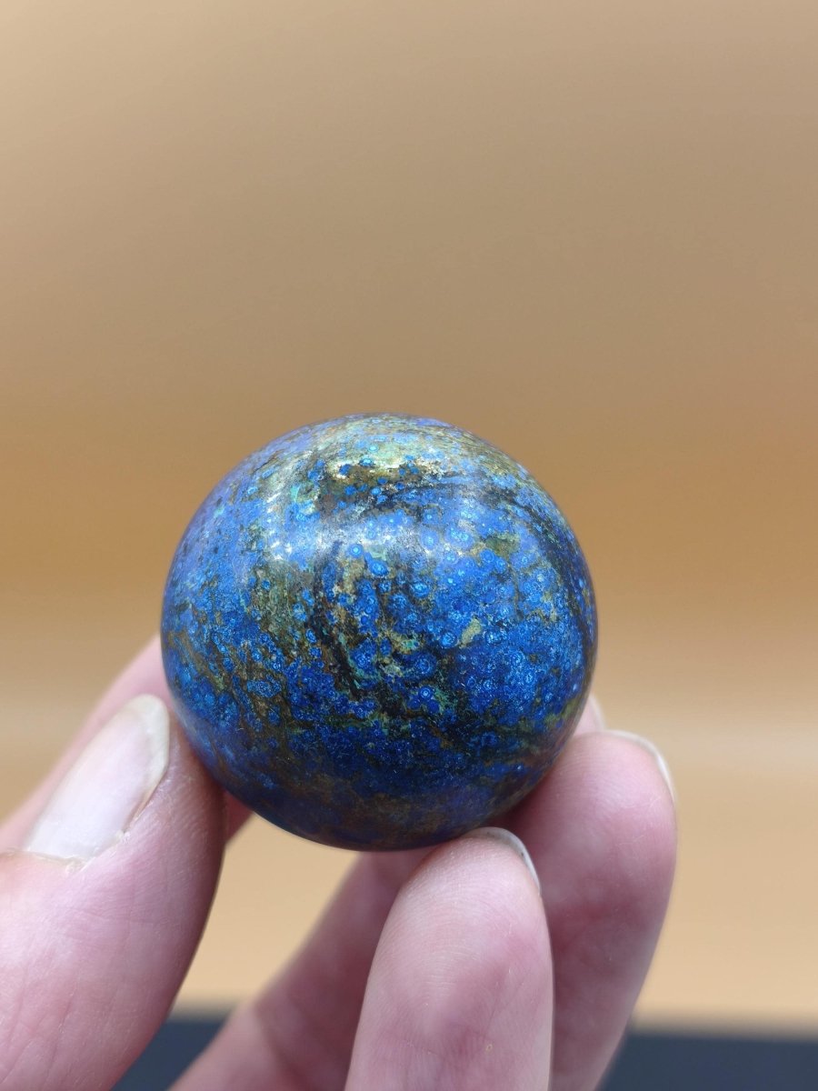 AZURIT Malachit Chrysocoll Sphere Kristalle blau Natur Edelstein Kugel Deko Wohnen Meditation Heilstein Rarität Sammler Mineralien Unikat - Art of Nature Berlin