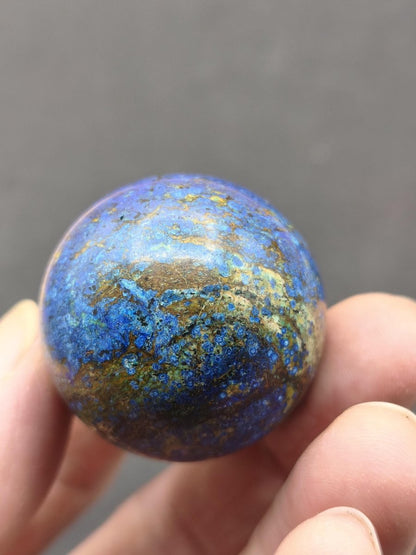 AZURIT Malachit Chrysocoll Sphere Kristalle blau Natur Edelstein Kugel Deko Wohnen Meditation Heilstein Rarität Sammler Mineralien Unikat - Art of Nature Berlin