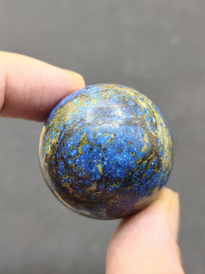 AZURIT Malachit Chrysocoll Sphere Kristalle blau Natur Edelstein Kugel Deko Wohnen Meditation Heilstein Rarität Sammler Mineralien Unikat - Art of Nature Berlin