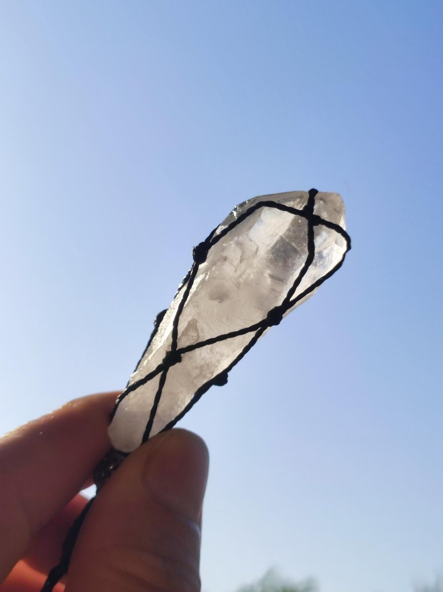 Bergkristall Spitze - Makramee Edelstein Kette Natur klar Schutz Rarität Heilstein Kristall Mann Frau Er Sie Geschenk Freund Schwester - Art of Nature Berlin