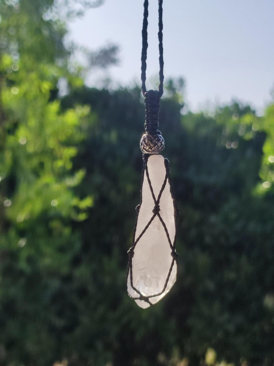 Bergkristall Spitze - Makramee Edelstein Kette Natur klar Schutz Rarität Heilstein Kristall Mann Frau Er Sie Geschenk Freund Schwester - Art of Nature Berlin