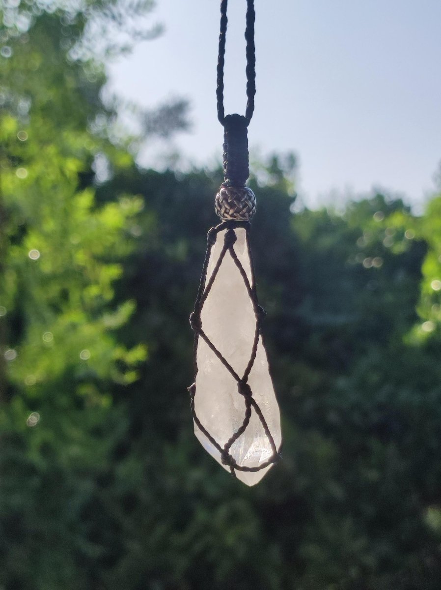Bergkristall Spitze - Makramee Edelstein Kette Natur klar Schutz Rarität Heilstein Kristall Mann Frau Er Sie Geschenk Freund Schwester - Art of Nature Berlin
