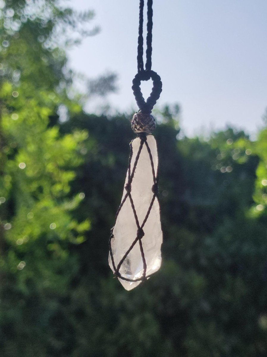 Bergkristall Spitze - Makramee Edelstein Kette Natur klar Schutz Rarität Heilstein Kristall Mann Frau Er Sie Geschenk Freund Schwester - Art of Nature Berlin