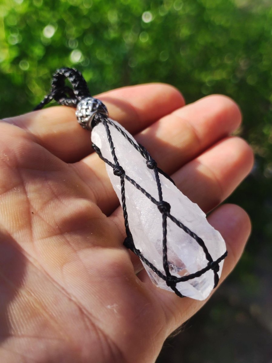 Bergkristall Spitze - Makramee Edelstein Kette Natur klar Schutz Rarität Heilstein Kristall Mann Frau Er Sie Geschenk Freund Schwester - Art of Nature Berlin