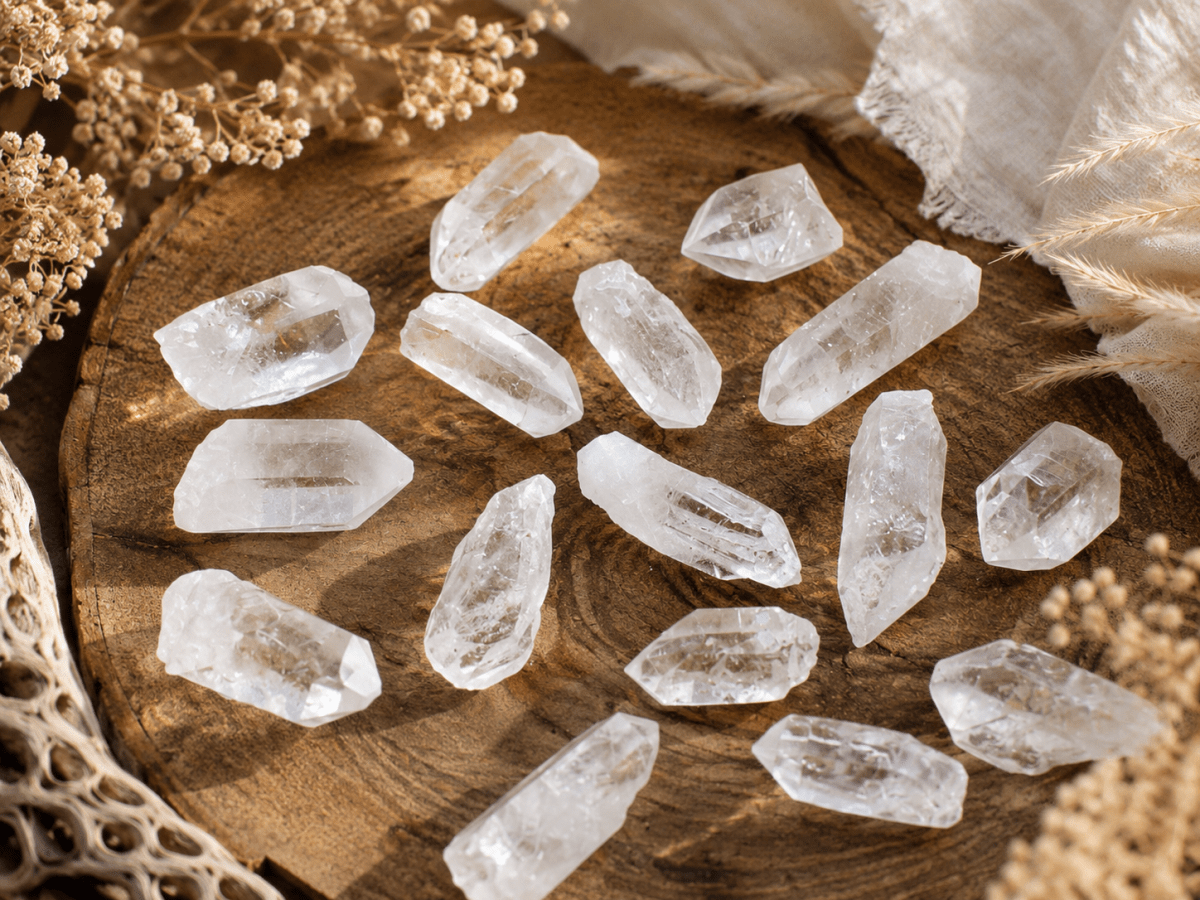 Bergkristall Spitzen roh Kristalle Aufladen Edelsteine Wasserstein Chakra Heilstein Naturmedizin Energie Basteln DIY Makramee Brazil Natur - Art of Nature Berlin