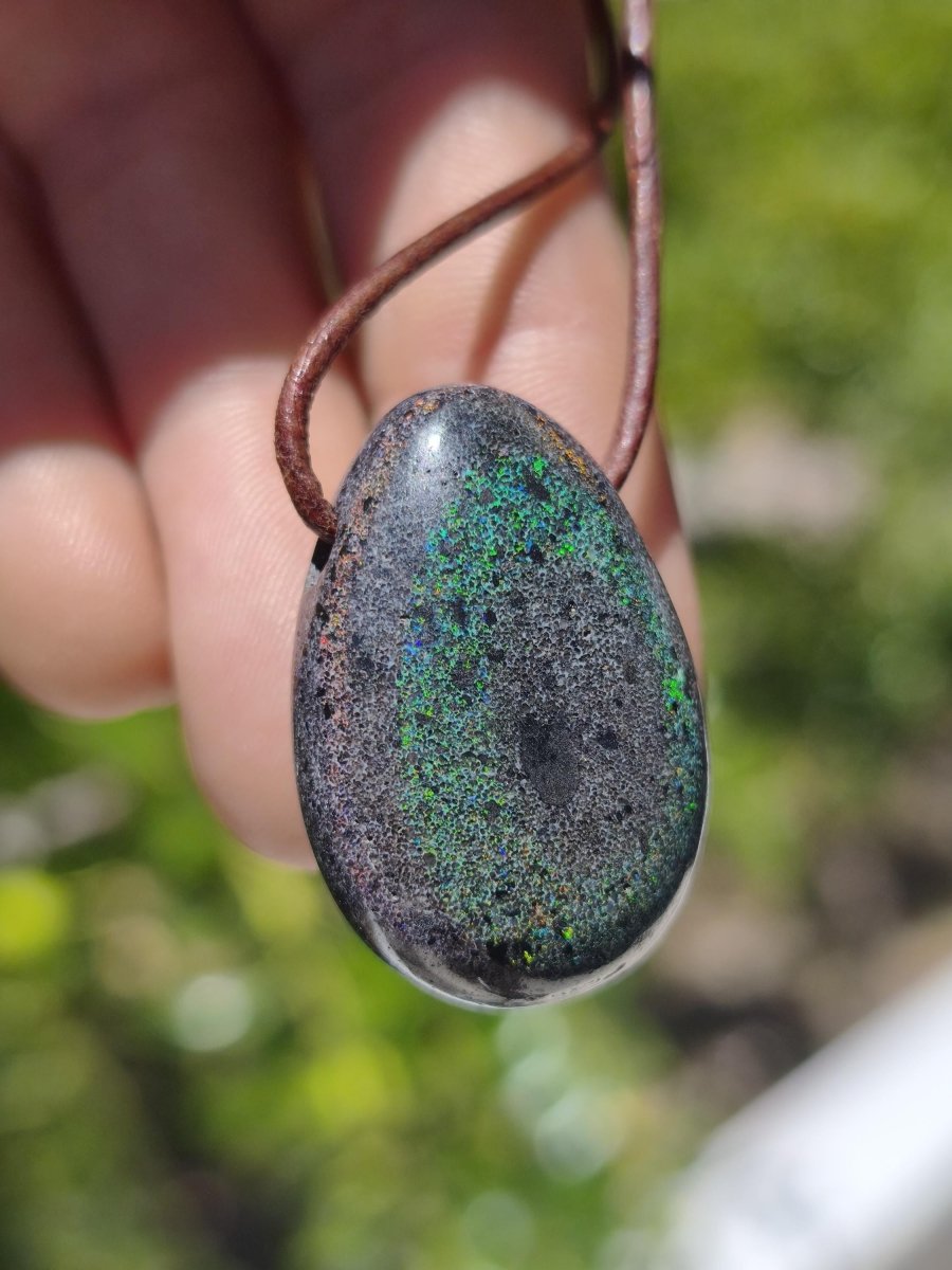 Black Opal - Edelstein Kette bunt funkelnd Rarität Natur Heilstein Energie Chakra Kristall Anhänger Mann Frau Kind Vater Geschenk Er Sie - Art of Nature Berlin