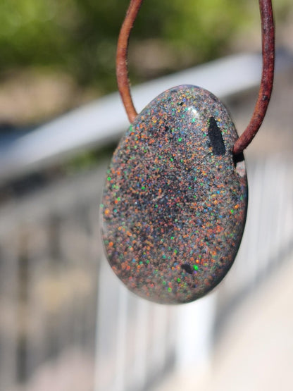 Black Opal - Edelstein Kette bunt funkelnd Rarität Natur Heilstein Energie Chakra Kristall Anhänger Mann Frau Kind Vater Geschenk Er Sie - Art of Nature Berlin