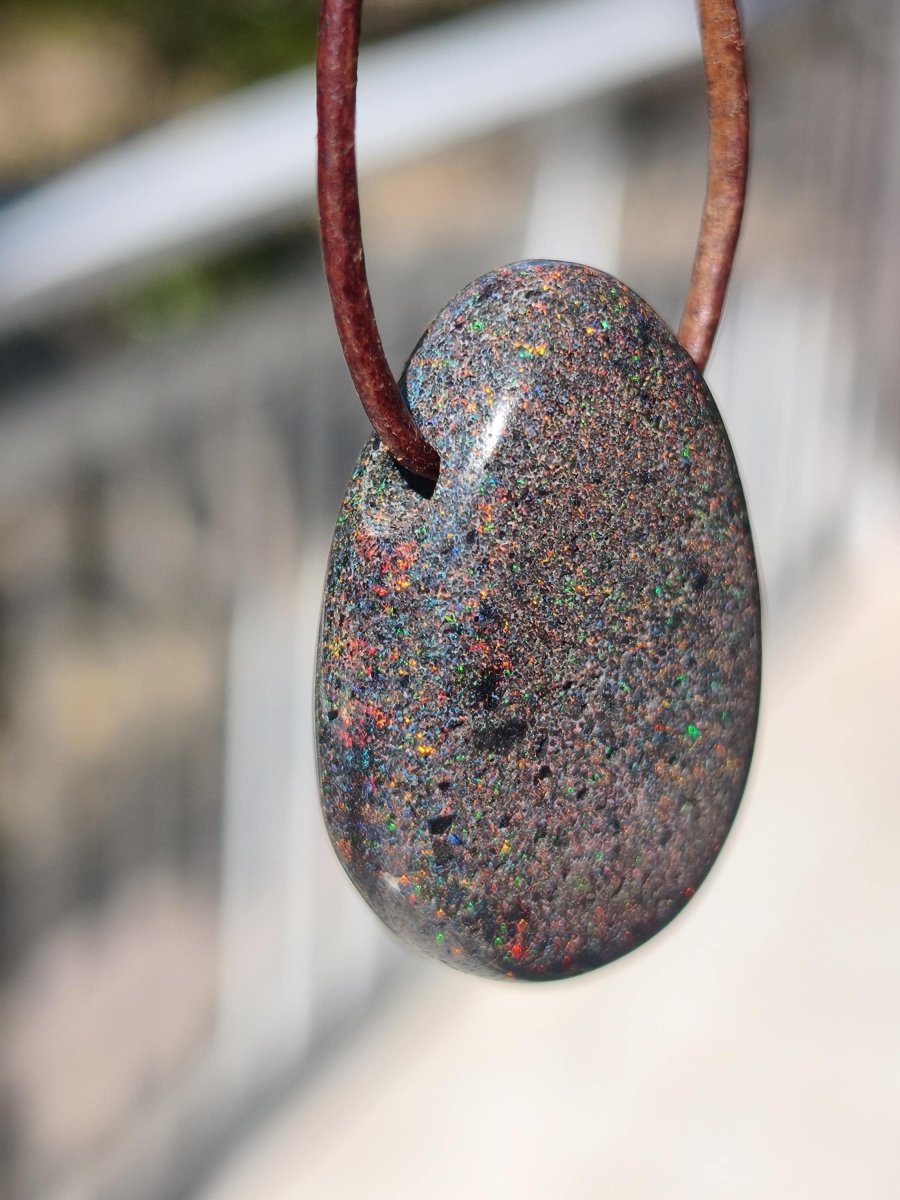 Black Opal - Edelstein Kette bunt funkelnd Rarität Natur Heilstein Energie Chakra Kristall Anhänger Mann Frau Kind Vater Geschenk Er Sie - Art of Nature Berlin