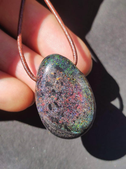 Black Opal - Edelstein Kette bunt funkelnd Rarität Natur Heilstein Energie Chakra Kristall Anhänger Mann Frau Kind Vater Geschenk Er Sie - Art of Nature Berlin