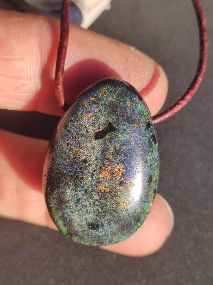 Black Opal - Edelstein Kette bunt funkelnd Rarität Natur Heilstein Energie Chakra Kristall Anhänger Mann Frau Kind Vater Geschenk Er Sie - Art of Nature Berlin