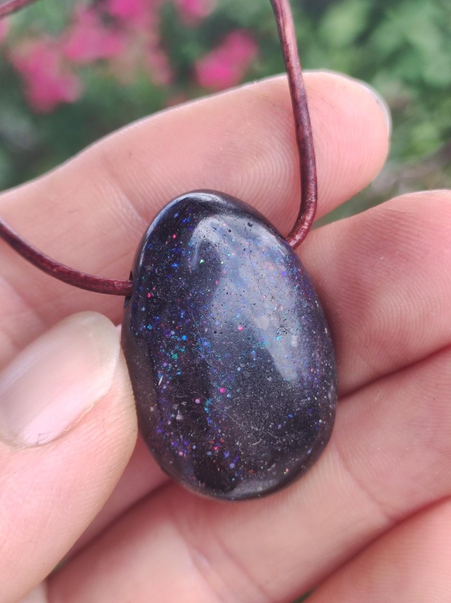 Black Opal - Edelstein Kette bunt funkelnd Rarität Natur Heilstein Energie Chakra Kristall Anhänger Mann Frau Kind Vater Geschenk Er Sie - Art of Nature Berlin