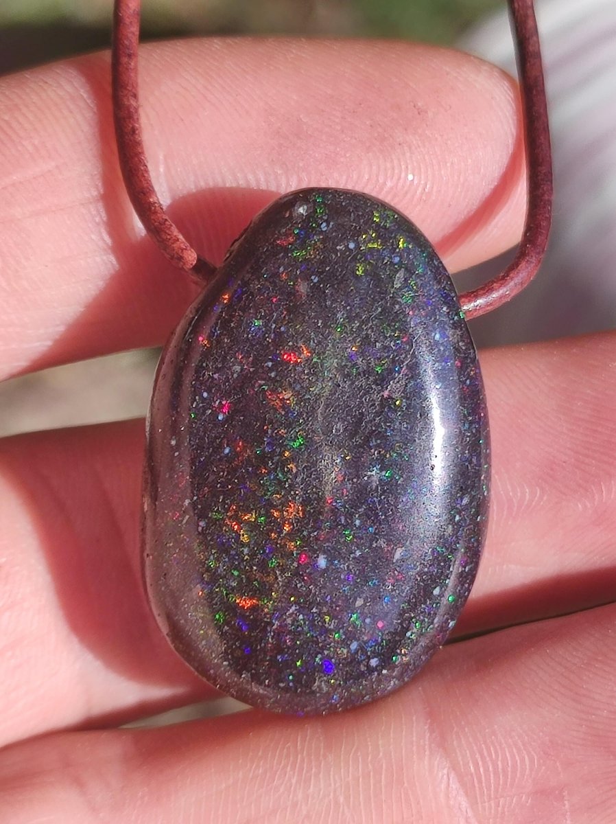 Black Opal - Edelstein Kette bunt funkelnd Rarität Natur Heilstein Energie Chakra Kristall Anhänger Mann Frau Kind Vater Geschenk Er Sie - Art of Nature Berlin