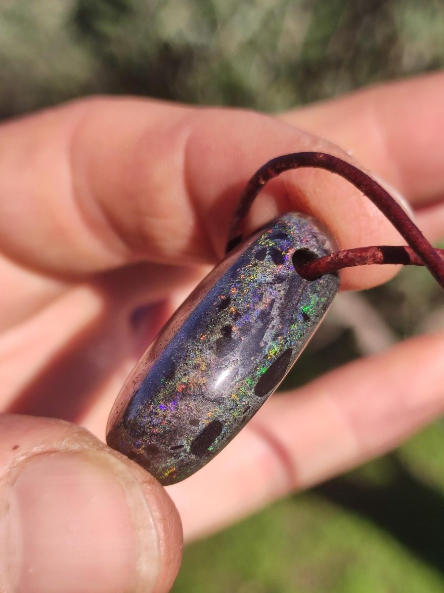 Black Opal - Edelstein Kette bunt funkelnd Rarität Natur Heilstein Energie Chakra Kristall Anhänger Mann Frau Kind Vater Geschenk Er Sie - Art of Nature Berlin
