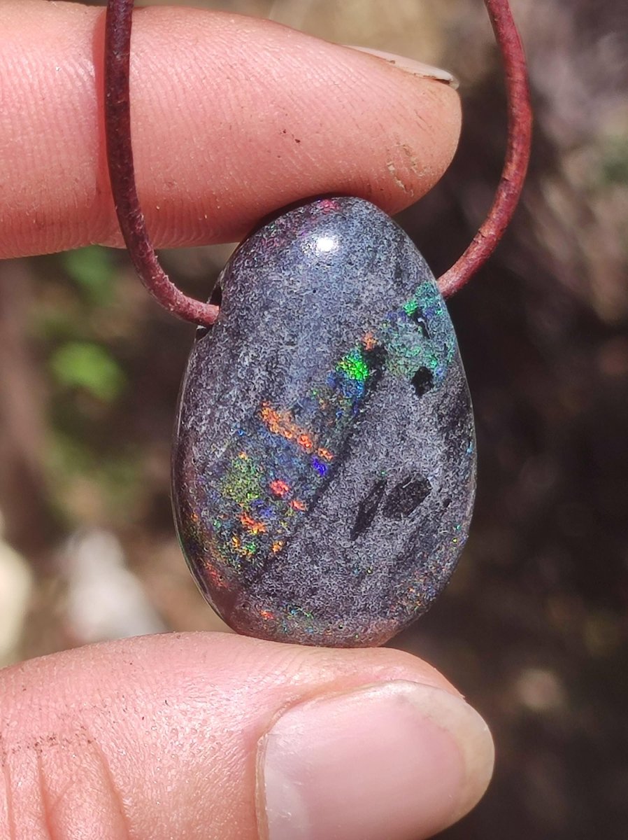 Black Opal - Edelstein Kette bunt funkelnd Rarität Natur Heilstein Energie Kristall Anhänger Mann Frau Kind Geschenk Er Sie Valentinstag - Art of Nature Berlin