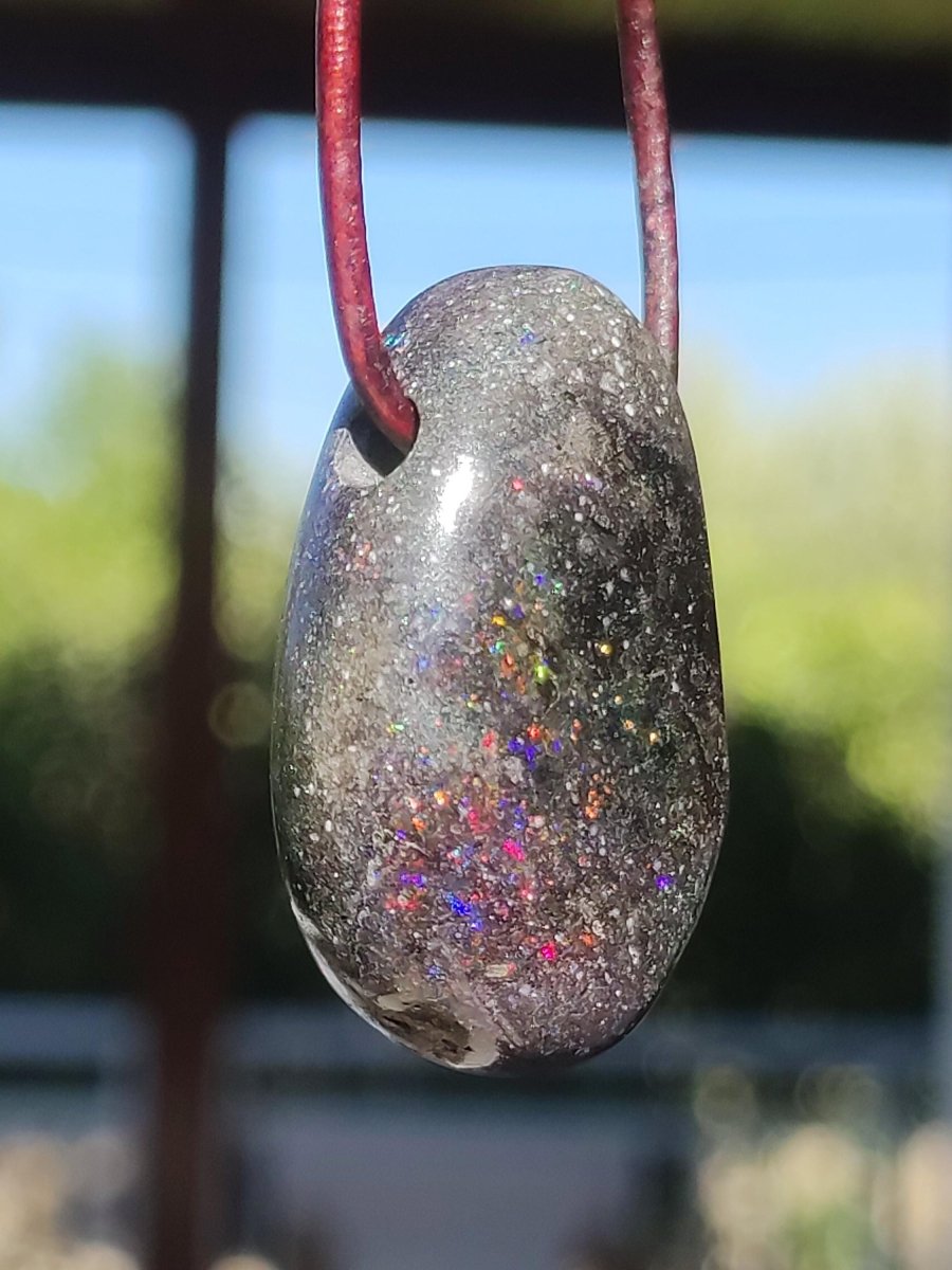 Black Opal - Edelstein Kette bunt funkelnd Rarität Natur Heilstein Energie Kristall Anhänger Mann Frau Kind Geschenk Er Sie Valentinstag - Art of Nature Berlin