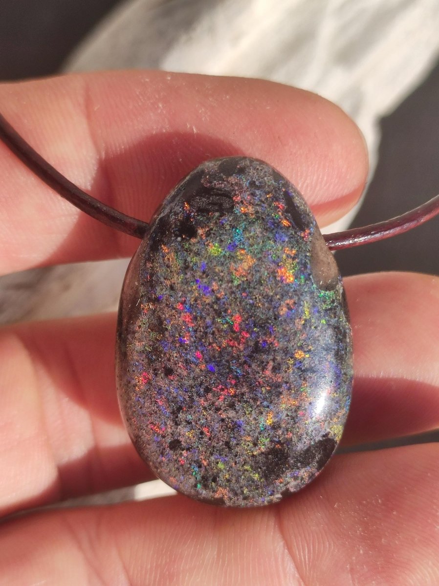 Black Opal - Edelstein Kette bunt funkelnd Rarität Natur Heilstein Energie Kristall Anhänger Mann Frau Kind Geschenk Er Sie Valentinstag - Art of Nature Berlin