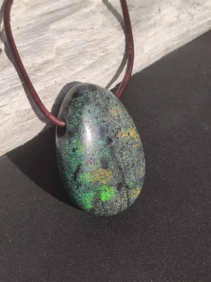 Black Opal - Edelstein Kette bunt funkelnd Rarität Natur Heilstein Energie Kristall Anhänger Mann Frau Kind Geschenk Er Sie Valentinstag - Art of Nature Berlin