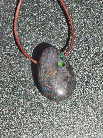 Black Opal - Edelstein Kette bunt funkelnd Rarität Natur Heilstein Energie Kristall Anhänger Mann Frau Kind Geschenk Er Sie Valentinstag - Art of Nature Berlin