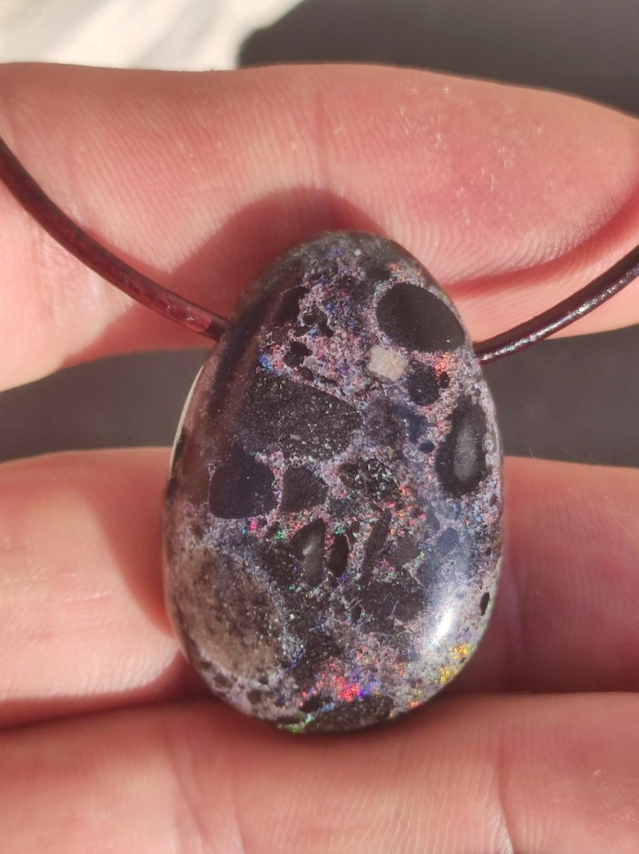 Black Opal - Edelstein Kette bunt funkelnd Rarität Natur Heilstein Energie Kristall Anhänger Mann Frau Kind Geschenk Er Sie Valentinstag - Art of Nature Berlin