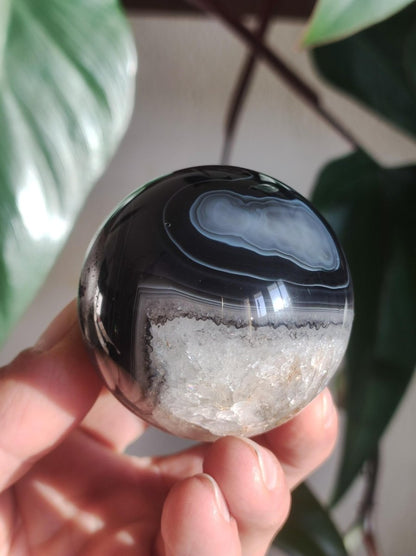 Black Sardonyx - Edelstein Kugel Natur Heilstein Deko Sphere Kristall Geschenk Er Sie Haus Einweihung Wohnung Energie Kraft Meditation - Art of Nature Berlin