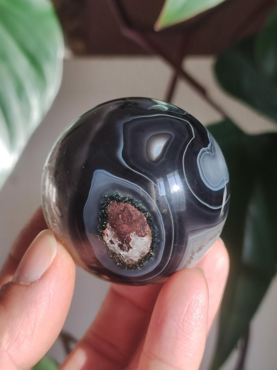 Black Sardonyx - Edelstein Kugel Natur Heilstein Deko Sphere Kristall Geschenk Er Sie Haus Einweihung Wohnung Energie Kraft Meditation - Art of Nature Berlin