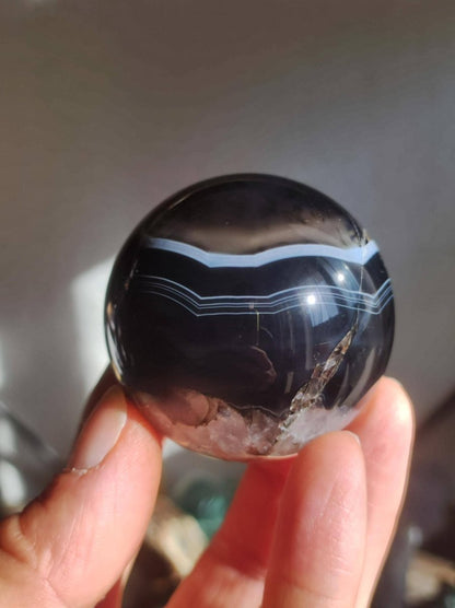 Black Sardonyx - Edelstein Kugel Natur Heilstein Deko Sphere Kristall Geschenk Er Sie Haus Einweihung Wohnung Energie Kraft Meditation - Art of Nature Berlin