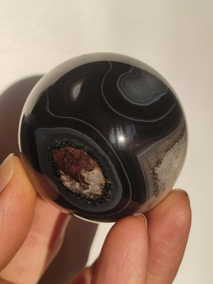 Black Sardonyx - Edelstein Kugel Natur Heilstein Deko Sphere Kristall Geschenk Er Sie Haus Einweihung Wohnung Energie Kraft Meditation - Art of Nature Berlin