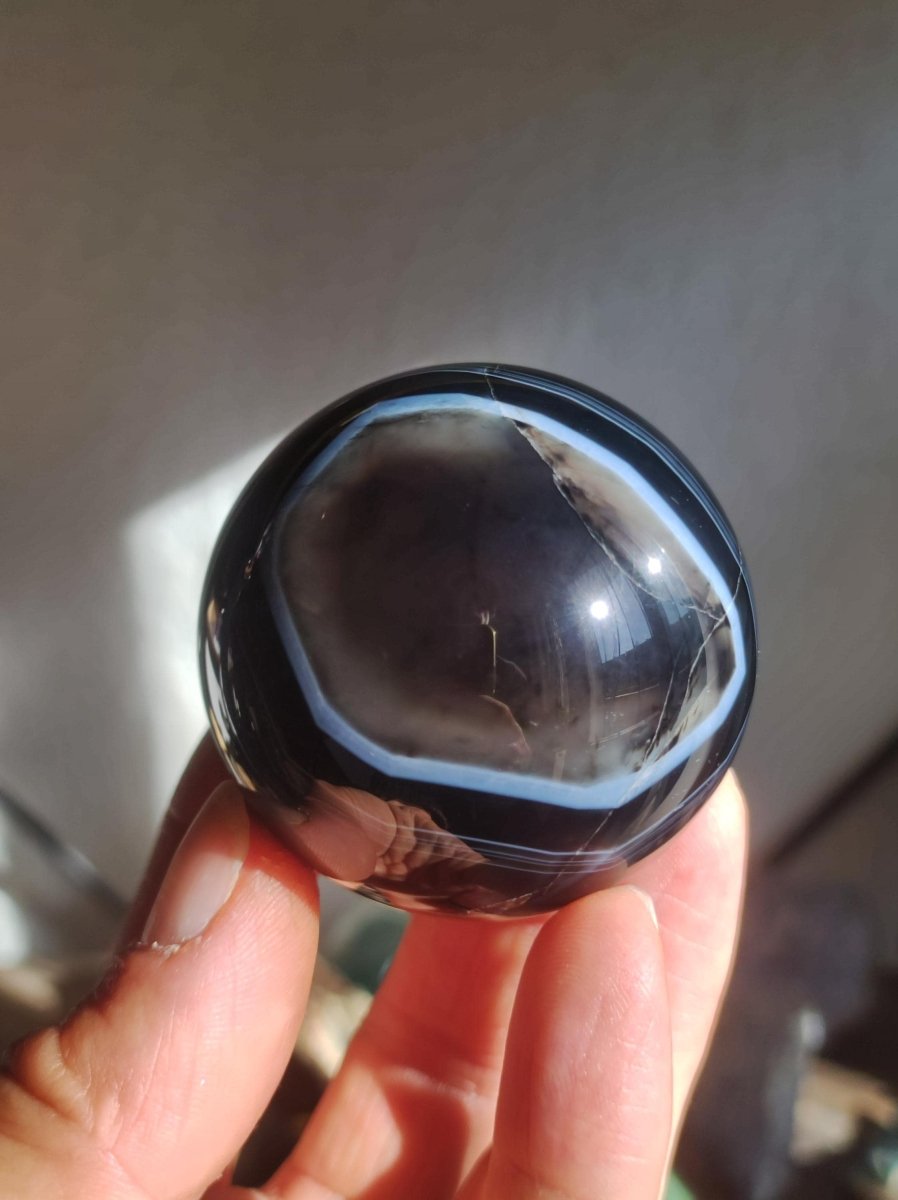 Black Sardonyx - Edelstein Kugel Natur Heilstein Deko Sphere Kristall Geschenk Er Sie Haus Einweihung Wohnung Energie Kraft Meditation - Art of Nature Berlin