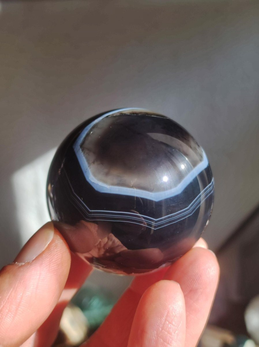 Black Sardonyx - Edelstein Kugel Natur Heilstein Deko Sphere Kristall Geschenk Er Sie Haus Einweihung Wohnung Energie Kraft Meditation - Art of Nature Berlin