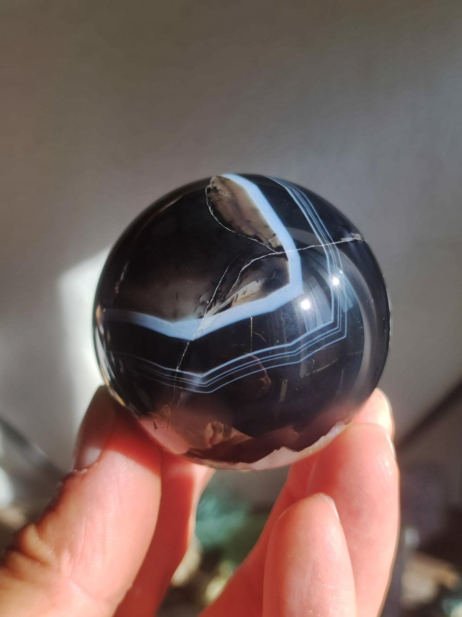 Black Sardonyx - Edelstein Kugel Natur Heilstein Deko Sphere Kristall Geschenk Er Sie Haus Einweihung Wohnung Energie Kraft Meditation - Art of Nature Berlin