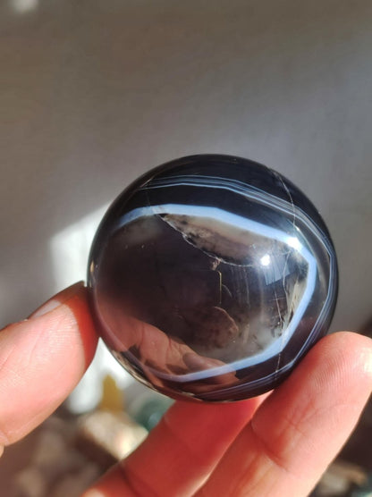Black Sardonyx - Edelstein Kugel Natur Heilstein Deko Sphere Kristall Geschenk Er Sie Haus Einweihung Wohnung Energie Kraft Meditation - Art of Nature Berlin