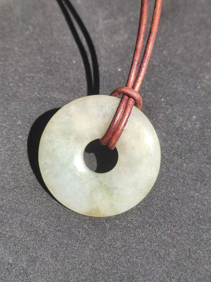Burma Jade Donut *Rarität* Edelstein Donut Kette grün Natur Heilstein Kristalle Anhänger Mann Frau Kind Geschenk Er Sie Bruder Schwester - Art of Nature Berlin