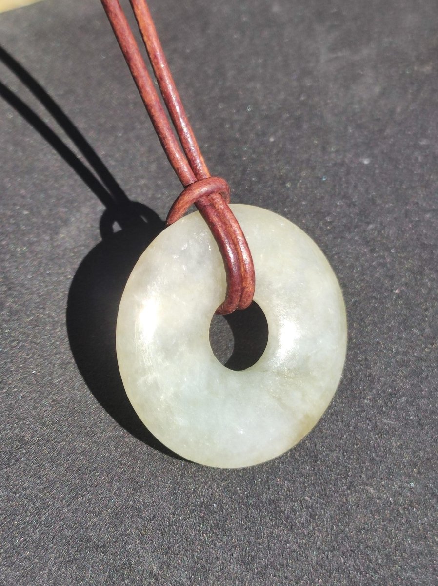 Burma Jade Donut *Rarität* Edelstein Donut Kette grün Natur Heilstein Kristalle Anhänger Mann Frau Kind Geschenk Er Sie Bruder Schwester - Art of Nature Berlin
