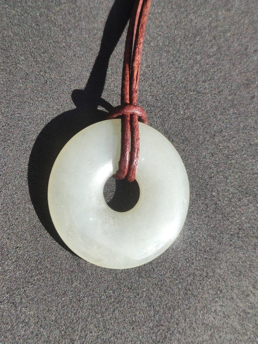 Burma Jade Donut *Rarität* ~ Edelstein Kette ~HIPPIE ~GOA ~Boho ~Tibet ~Ethno ~Nature ~Donut ~Schutzsymbol ~Heilstein - Art of Nature Berlin