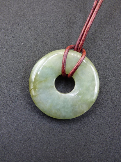 Burma Jade Donut *Rarität* ~ Edelstein Kette ~HIPPIE ~GOA ~Boho ~Tibet ~Ethno ~Nature ~Donut ~Schutzsymbol ~Heilstein - Art of Nature Berlin