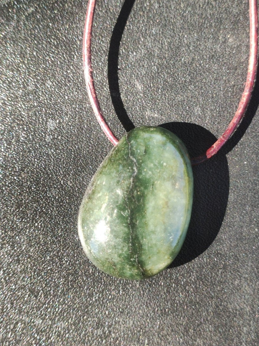 Burma Jade *Rarität* ~ Edelstein Kette HIPPIE Boho Ethno Natur Heilstein Rarität Kristalle Schmuck Anhänger Natur Kraft Stein Geschenk grün - Art of Nature Berlin