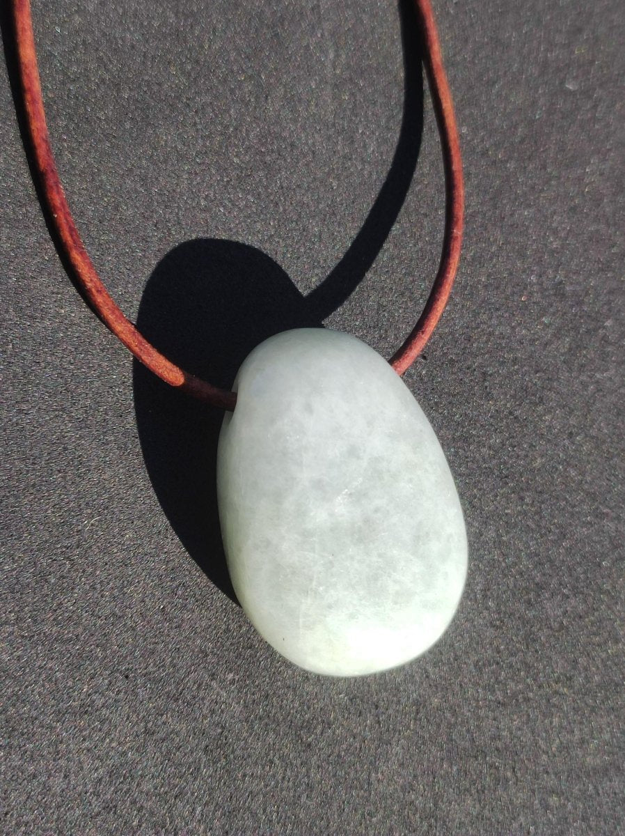 Burma Jade *Rarität* ~ Edelstein Kette HIPPIE Boho Ethno Natur Heilstein Rarität Kristalle Schmuck Anhänger Natur Kraft Stein Geschenk grün - Art of Nature Berlin