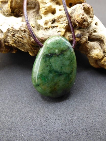 Burma Jade *Rarität* ~ Edelstein Kette HIPPIE Boho Ethno Natur Heilstein Rarität Kristalle Schmuck Anhänger Natur Kraft Stein Geschenk grün - Art of Nature Berlin